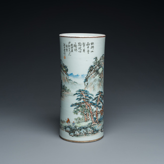 Porte-chapeau en porcelaine de Chine qianjiang cai, signé Wang You Tang 汪友棠 et daté 1903