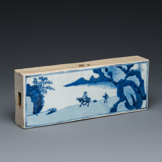 Carreau de forme rectangulaire en porcelaine de Chine en bleu et blanc, Kangxi