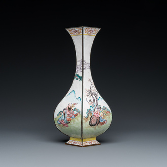 Vase de forme losange en émaux de Canton, Chine, Qianlong