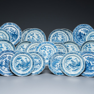 25 assiettes en porcelaine de Chine en bleu et blanc, Qianlong