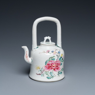 Théière couverte en porcelaine de Chine famille rose, marque et époque de Yongzheng