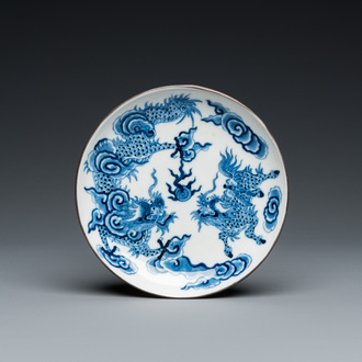 A Chinese blue and white 'Bleu de Hue' dish for the Vietnamese market, Nôi phu thi trung 內府侍中 mark, 19th C.