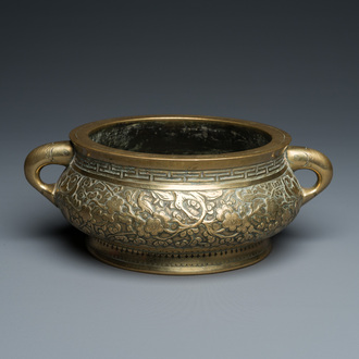 A Chinese bronze censer with floral relief design, Xuande mark, 18/19th C.