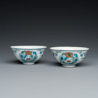 A pair of Chinese doucai bowls, Yi Pin Tang Zhi 一品堂製 mark, Guangxu