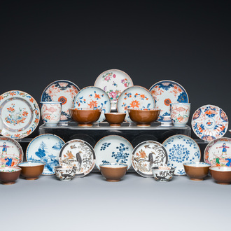 Collection variée de tasses et soucoupes en porcelaine de Chine, 18/19ème
