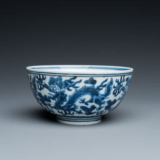 Een Chinese blauw-witte 'Bleu de Hue' kom voor de Vietnamese markt, Giáp Tí merk, ca. 1804