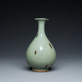 A Chinese russet-splashed celadon-glazed 'yuhuchunping' vase, 19th C.