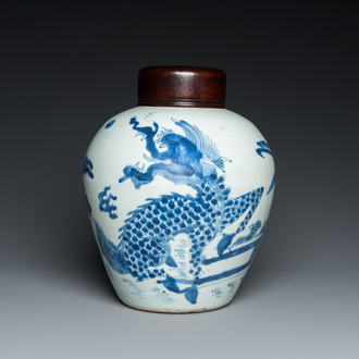 Een Chinese blauw-witte 'kylin' pot, Shunzhi