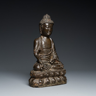 Grand Bouddha en bronze laqué, Chine, Ming