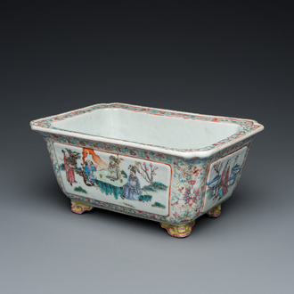 A rectangular Chinese famille rose jardinière, 19th C.
