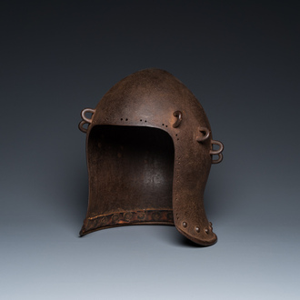 Casque de type 'bascinet' en fer, Italie, 19ème ou antérieur