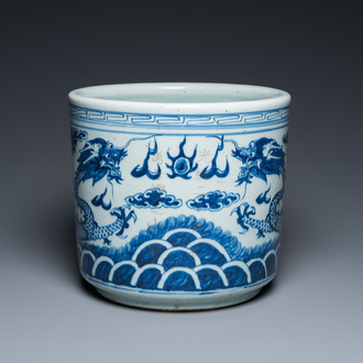 A Chinese blue and white 'dragons' censer, 19th C.