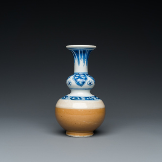 A Chinese blue and white double gourd vase with café au lait-ground base, Kangxi