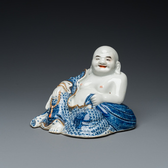 Bouddha en porcelaine de Chine en bleu et blanc, marque de You Lin Ji Zao 游林記造, République