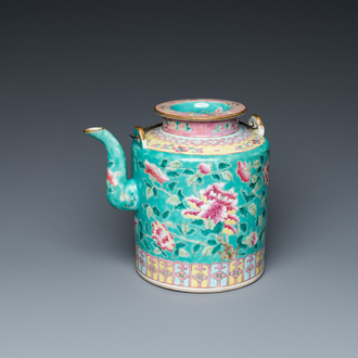 Grande théière couverte en porcelaine de Chine famille rose pour le marché Straits ou Peranakan, 19ème