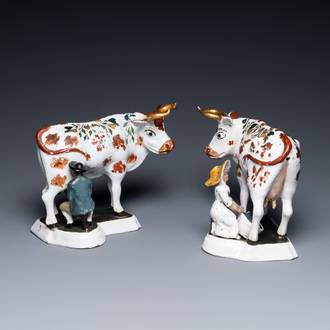 Paire de groupes de vaches et laitiers en faïence blanche de Delft à peinture froide, 18ème