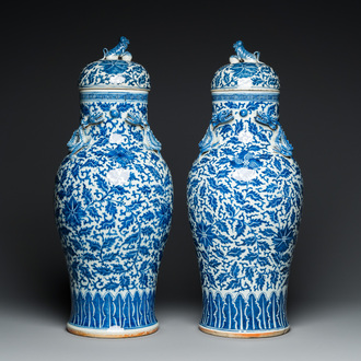 A pair of Chinese blue and white covered vases with floral sprigs, 19th C.