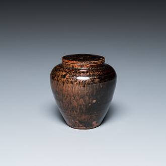 A Japanese Takatori stoneware tea caddy and cover, Edo, 17/18th C.