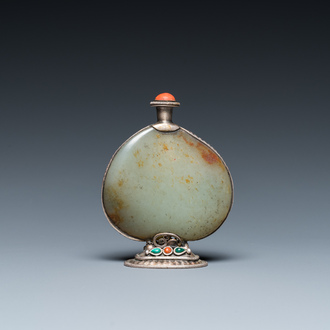 A Chinese jade and silver snuff bottle, 19th C.