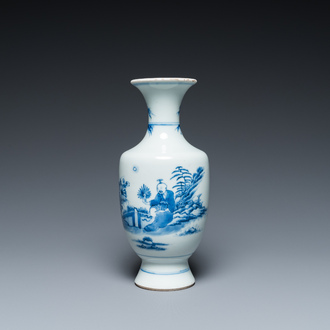 Vase en porcelaine de Chine en bleu et blanc à décor d'un moine et d'un poème, Kangxi