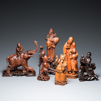 Zes diverse Chinese houten sculpturen, 19/20e eeuw