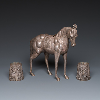 A Chinese silver model of a horse and a pair of bracelets, 19/20th C.