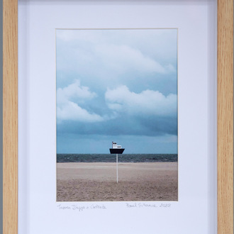 Paul Silance: 'Tussen Dieppe en Oostende', Fotoprint in houten bakkader, achter glas, met passe partout