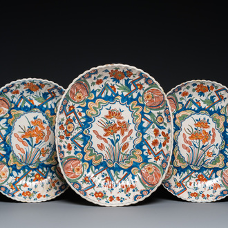 Three polychrome Dutch Delft lobed oval 'lightning' dishes, 1st quarter 18th C.