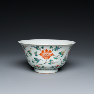 Bol en porcelaine de Chine famille verte à décor de lotus, Kangxi