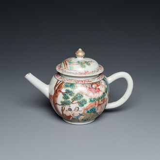 Een zeldzame Chinese famille rose 'Adam en Eva' theepot met deksel, Qianlong