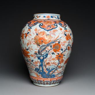 Een Chinese Imari-stijl vaas, Kangxi/Yongzheng