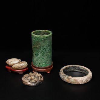 A Chinese jade brush pot, a bangle and two carvings, 19/20th C.