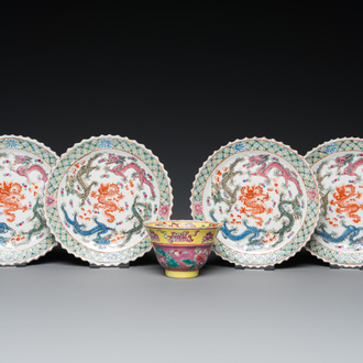 Quatre coupes et un bol en porcelaine de Chine famille rose pour le marché Straits ou Peranakan, marque de Qianlong, 19ème