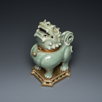 Een Chinese Longquan celadon wierookbrander in de vorm van een luduan met vergulde bronzen montuur, Ming