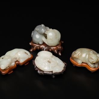 Quatre sculptures en jade figurant des chats, un buffle et une carpe, Chine, Qing