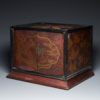A small Japanese lacquered wood cabinet for the European market, Edo, 18th C.