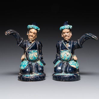 A pair of Chinese fahua ewers and covers in the shape of Sogdian merchants, 17th C.