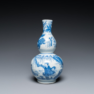 Vase de forme double gourde en porcelaine de Chine en bleu et blanc, époque Transition