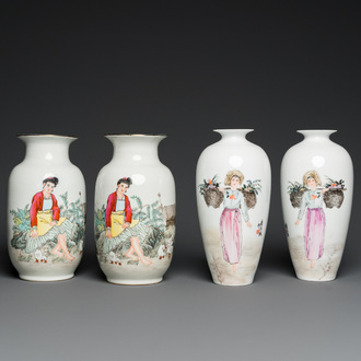 Twee paar Chinese vazen met Culturele Revolutie decor van boerinnen, één gesigneerd Kang Zhicheng 康志誠, Zhong Guo Jingdezhen Zhi 中國景德鎮製 merk