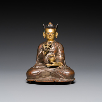 Statue de Karmapa IV, Rolpe Dorje (1340-1383) en alliage de cuivre avec dorure et argenture, Tibet, 16ème