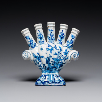 A blue and white Dutch Delft chinoiserie tulip vase, 18th C.