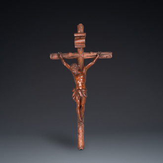 Een naturalistisch gestoken houten crucifix met corpus, wellicht Duitsland, eind 18e eeuw