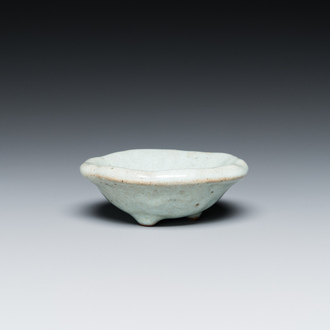 Petite coupe tripode en porcelaine de Chine de type junyao, Ming