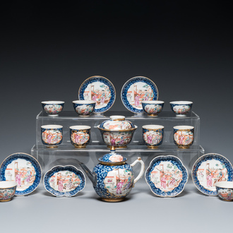 Een Chinees 18-delig famille rose theeservies met mandarijns decor, Qianlong