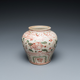 A Vietnamese or Annamese red- and green-enamelled jar with floral design, 14/15th C.