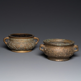 Twee Chinese bronzen wierookbranders, Xuande merken, 19/20e eeuw