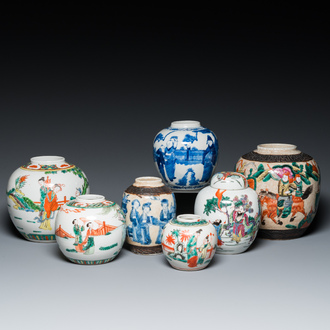 Sept pots en porcelaine de Chine en bleu et blanc, famille rose et famille verte, 19/20ème