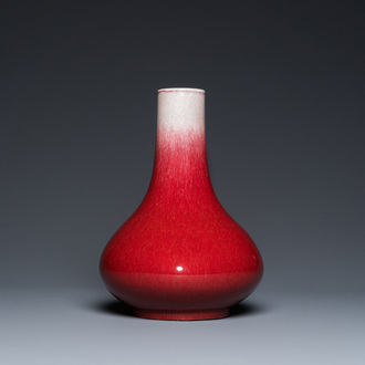 A Chinese langyao bottle vase, 18/19th C.