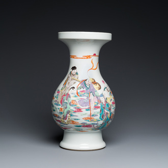 Vase en porcelaine de Chine famille rose de style Yongzheng, 20ème