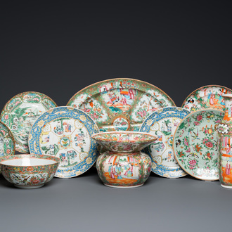 Belle collection de douze pièces en porcelaine de Chine famille rose de Canton, 19ème